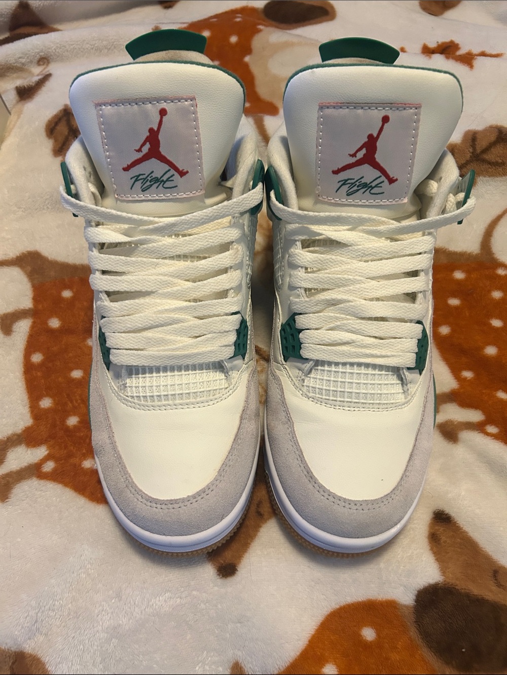 Jordan men White with Teal & Red Jumpman Sneakers